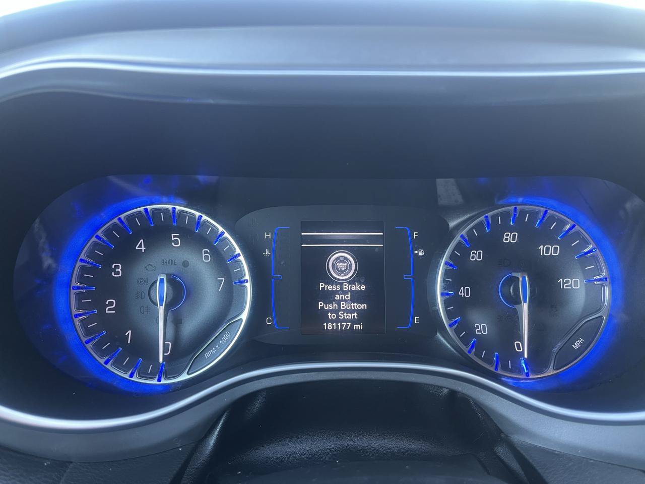 Used 2019 Chrysler Pacifica Touring-L w/ S Appearance Package FWD image 9