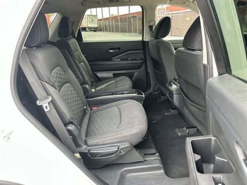 Used 2022 Nissan Pathfinder SV w/ SV Premium Package image 13