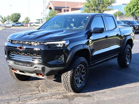 Used 2026 Chevrolet Colorado ZR2 w/ Technology Package AWD/4WD image 34
