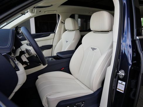 New 2025 Bentley Bentayga Extended Wheelbase image 2