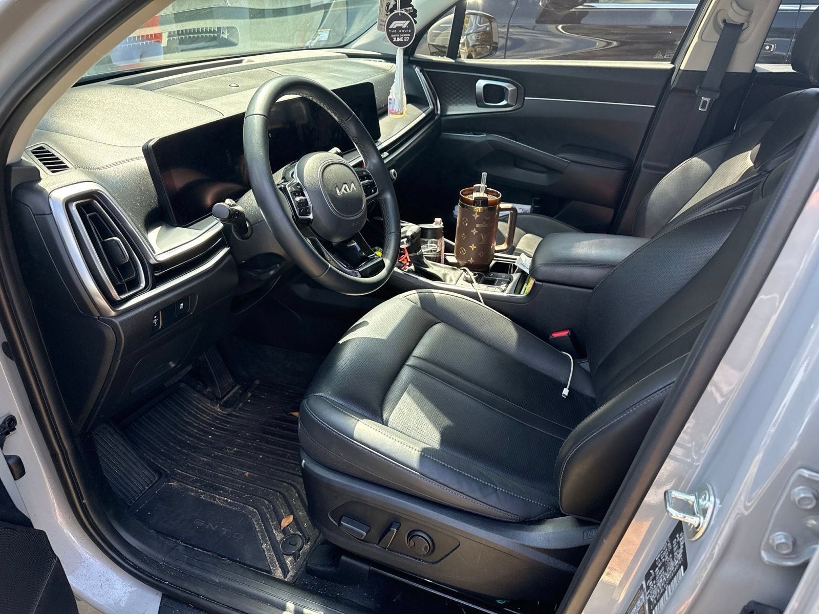 Used 2025 Kia Sorento S FWD image 2