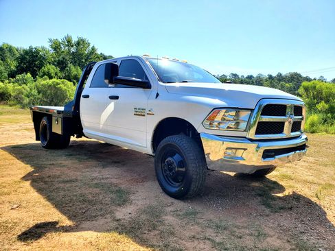 Used 2018 RAM 3500 Tradesman w/ Chrome Appearance Group image 17