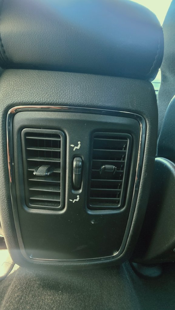 Used 2021 Jeep Grand Cherokee Laredo AWD/4WD image 42