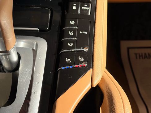 Used 2015 Porsche Cayenne S image 27