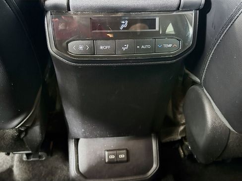 Used 2023 Toyota Highlander XLE image 26