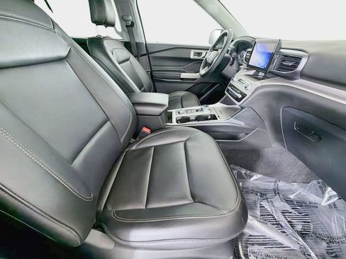 Used 2024 Ford Explorer XLT w/ Equipment Group 202A AWD/4WD image 22