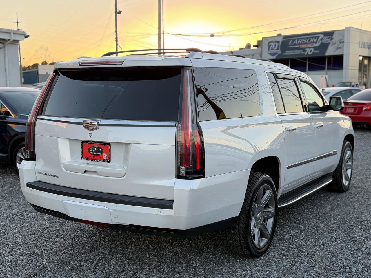 Used 2016 Cadillac Escalade ESV Luxury AWD/4WD image 8