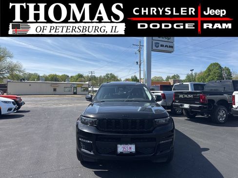 Used 2023 Jeep Grand Cherokee L Limited w/ Black Appearance Package AWD/4WD image 2