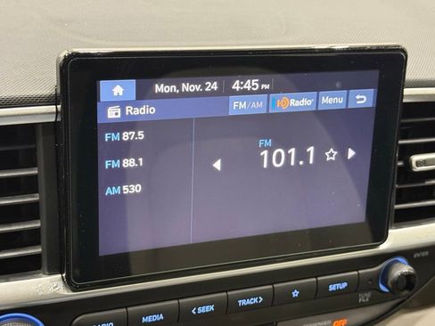 Used 2023 Hyundai Venue SEL image 33