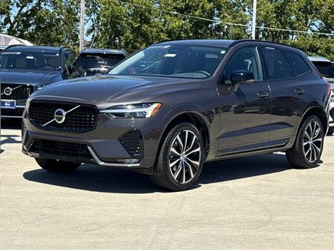 Certified 2025 Volvo XC60 B5 Plus AWD/4WD image 7