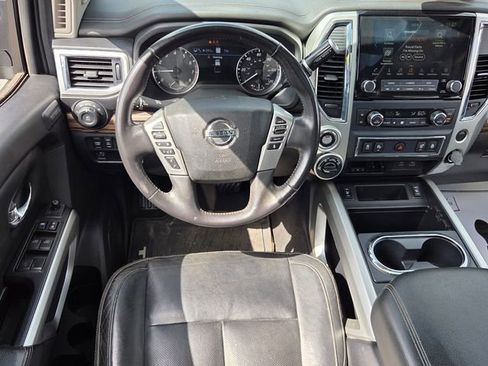 Used 2020 Nissan Titan SL w/ Moonroof Package image 11
