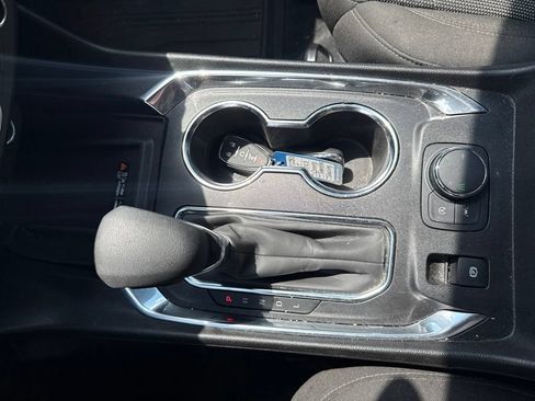 Used 2023 Chevrolet Traverse LT FWD image 27