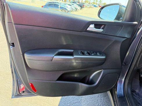 Used 2020 Kia Sportage LX image 20