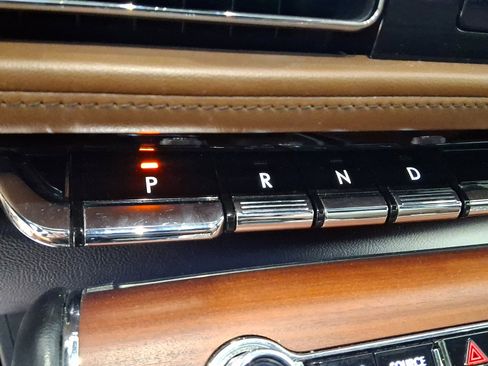 Used 2021 Lincoln Aviator Reserve w/ Equipment Group 202A AWD/4WD image 16