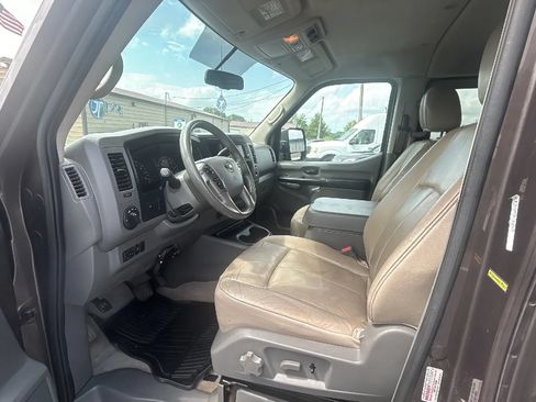 Used 2018 Nissan NV 3500 SL RWD image 2