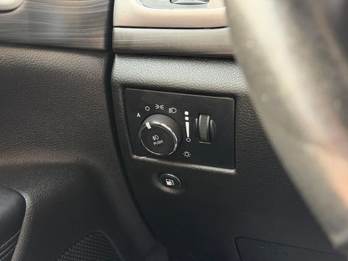 Used 2021 Jeep Grand Cherokee Laredo AWD/4WD image 18