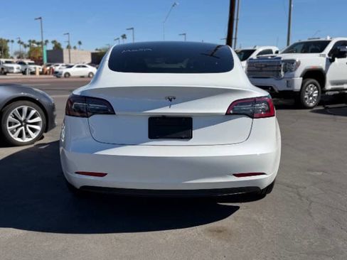 Used 2023 Tesla Model 3 Standard Range image 4