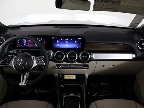 New 2026 Mercedes-Benz GLB 250 image 4