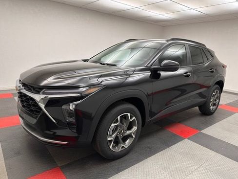 New 2026 Chevrolet Trax LT w/ Driver Confidence Package FWD image 3
