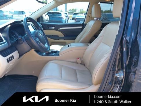 Used 2016 Toyota Highlander XLE AWD/4WD image 8