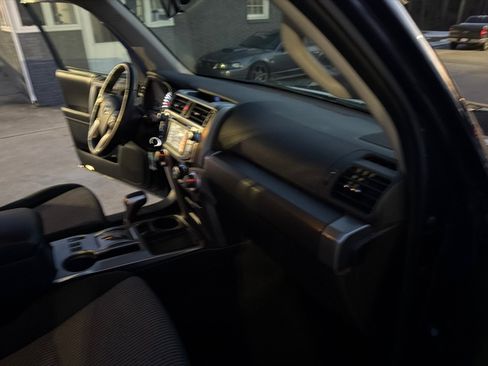 Used 2016 Toyota 4Runner SR5 image 23