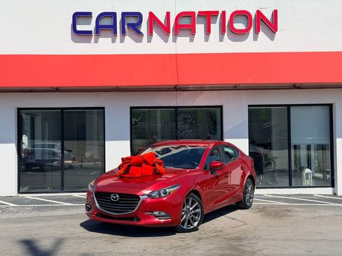 Used 2018 MAZDA MAZDA3 Touring FWD image 2
