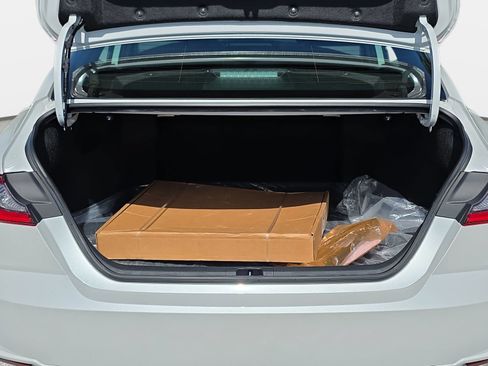 Used 2026 Toyota Camry XSE FWD image 12