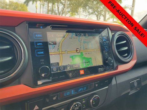 Used 2017 Toyota Tacoma TRD Sport image 29