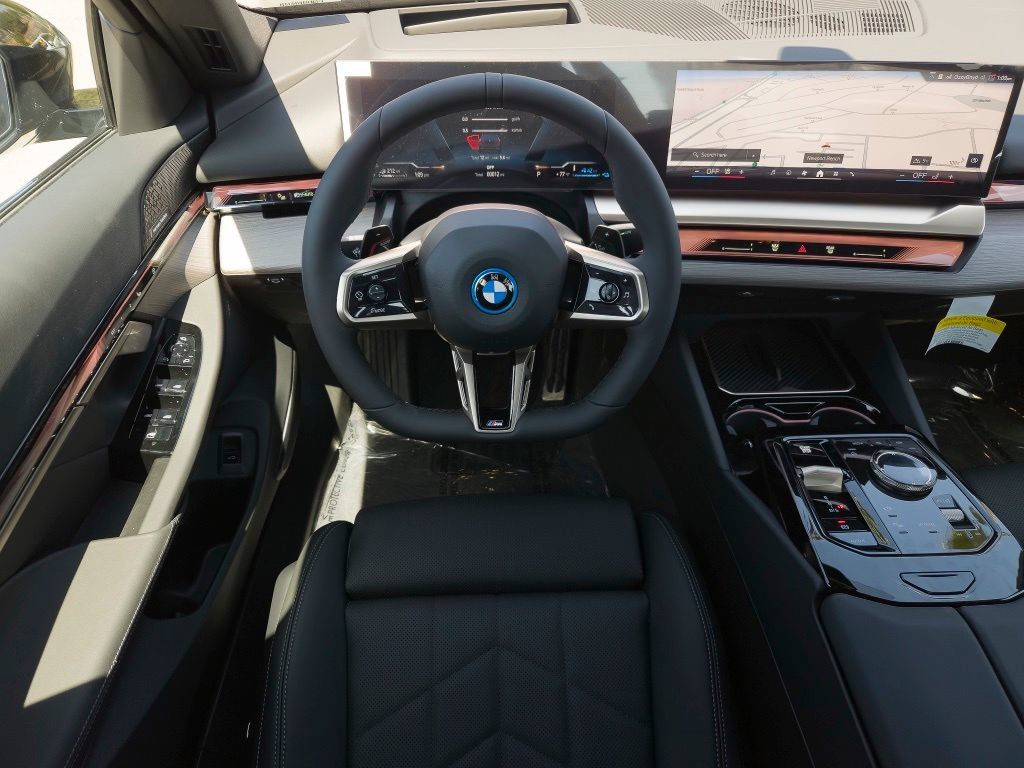 New 2027 BMW 550e xDrive w/ Premium Package AWD/4WD image 17
