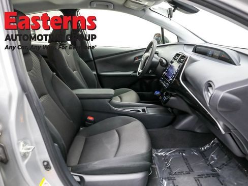 Used 2022 Toyota Prius LE image 22
