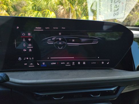 Used 2025 Audi Q5 Premium Plus w/ Premium Plus image 25