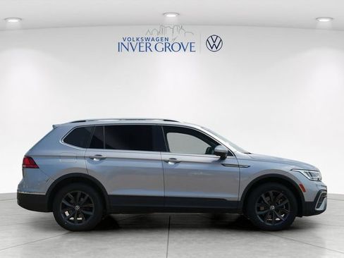 Certified 2023 Volkswagen Tiguan SE w/ Panoramic Sunroof Package AWD/4WD image 8