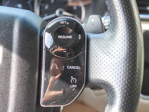Used 2020 Land Rover Range Rover Velar S AWD/4WD image 25