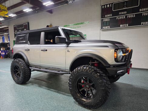 Used 2022 Ford Bronco Black Diamond image 6