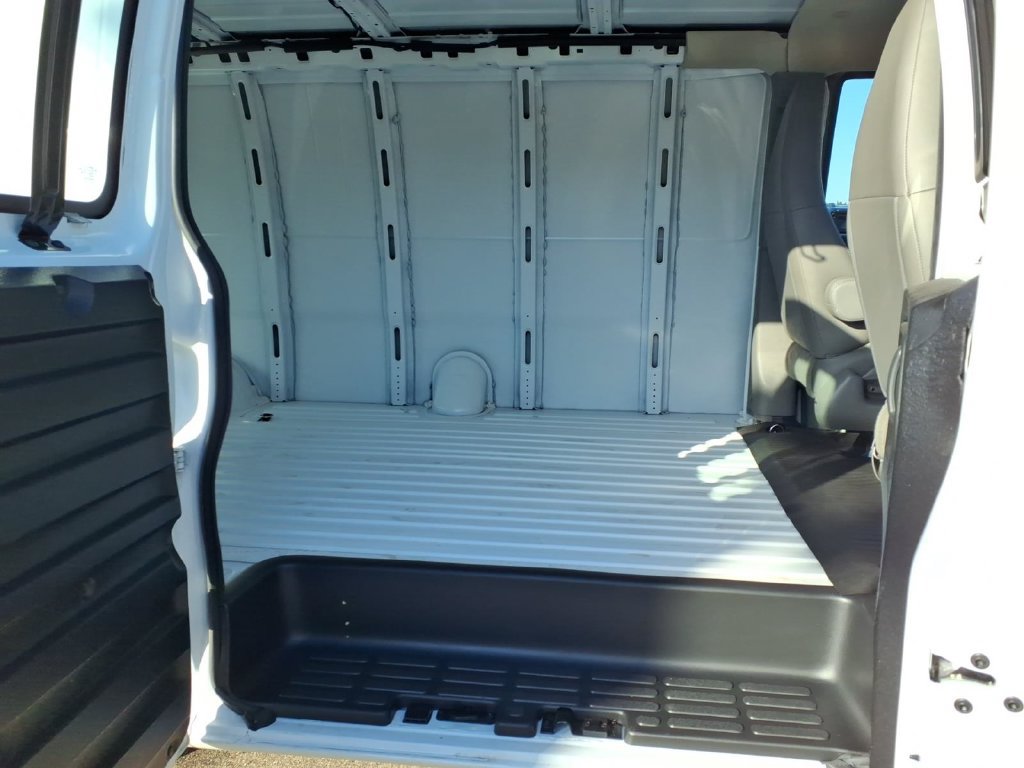 Used 2025 GMC Savana 2500 Extended w/ Driver Convenience Package RWD image 9