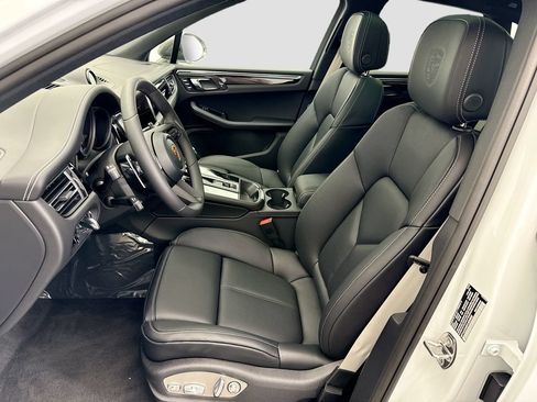 Used 2026 Porsche Macan AWD/4WD image 5