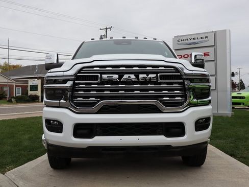 Used 2025 RAM 3500 Limited w/ Max Tow Package image 6