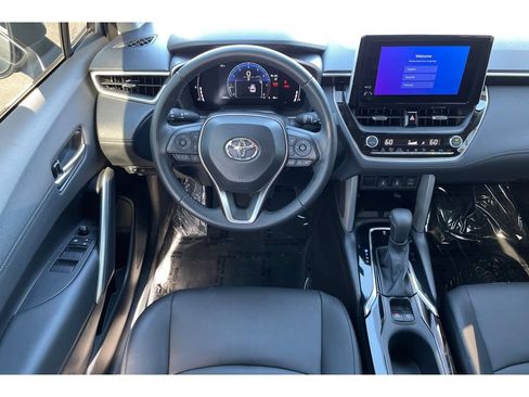 Used 2024 Toyota Corolla Cross XLE w/ Convenience Package FWD image 16