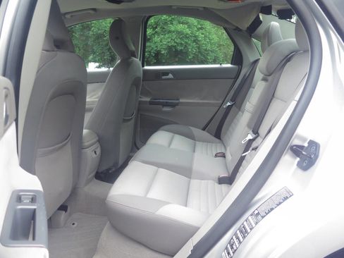 Used 2005 Volvo S40 2.4i FWD image 8