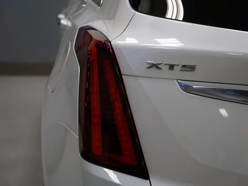 Certified 2022 Cadillac XT5 Premium Luxury image 3