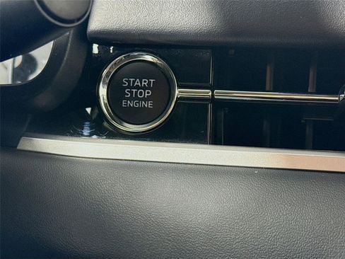 Used 2025 Mitsubishi Outlander SE image 14