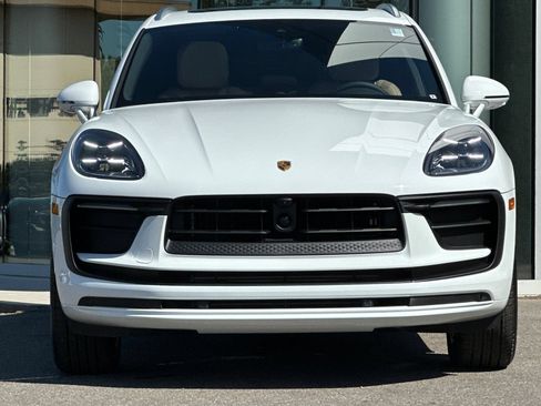 Certified 2026 Porsche Macan AWD/4WD image 11