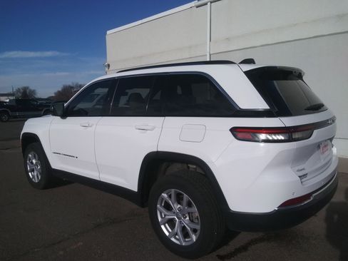 Used 2022 Jeep Grand Cherokee Limited w/ Luxury Tech Group II image 7