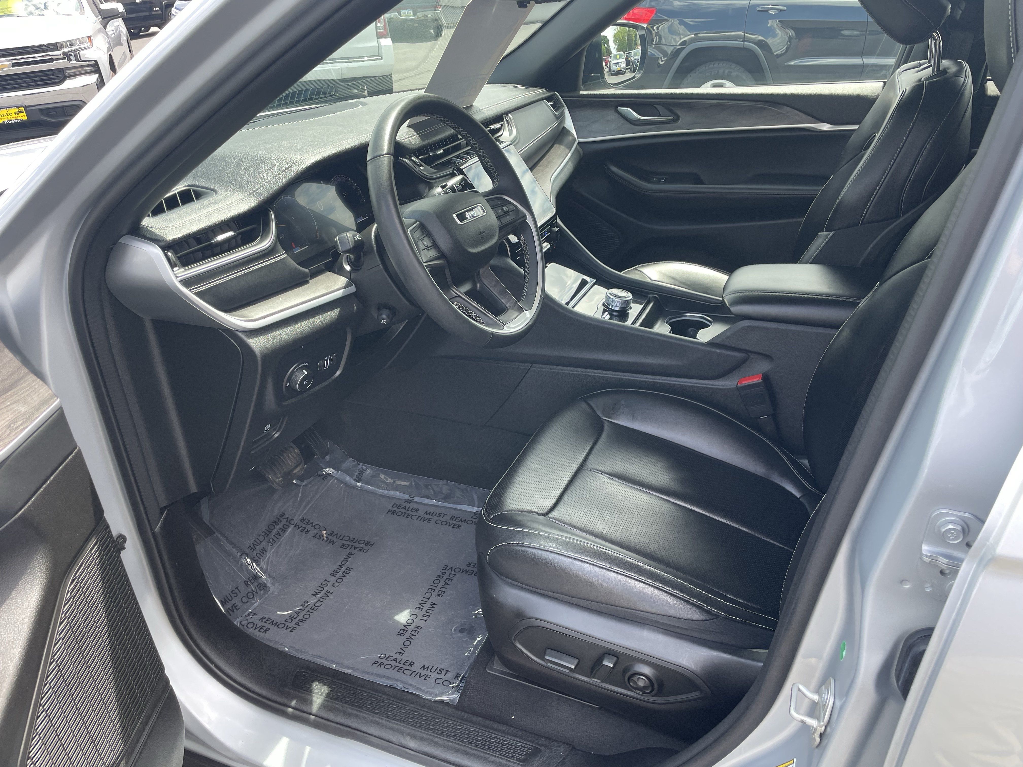 Used 2024 Jeep Grand Cherokee Limited w/ Luxury Tech Group II AWD/4WD image 12