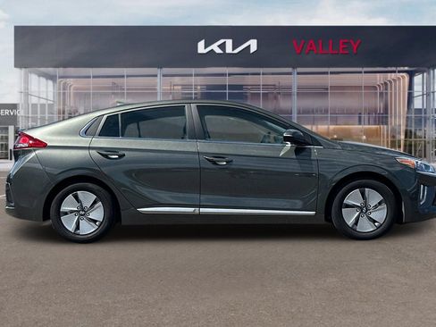 Used 2022 Hyundai Ioniq SE FWD image 3