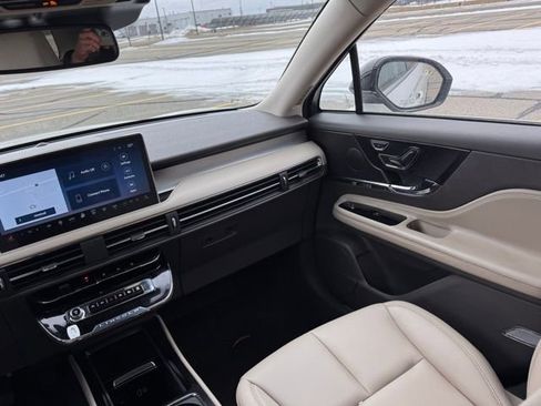 Used 2024 Lincoln Corsair AWD image 15