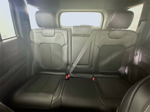 New 2025 Jeep Grand Cherokee Altitude image 10