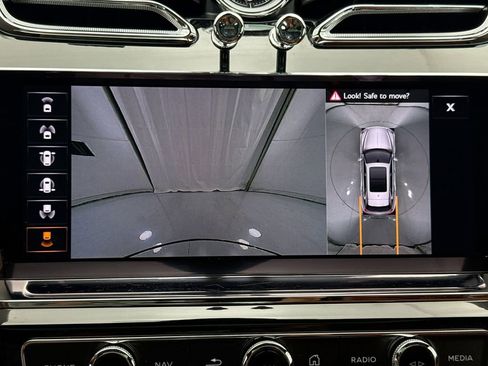 Used 2022 Bentley Bentayga image 15
