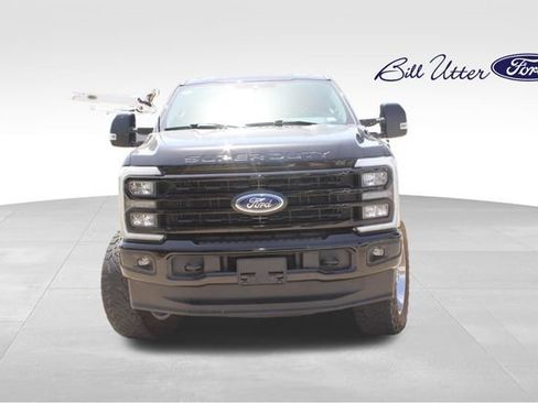 Used 2023 Ford F250 Lariat w/ Sport Appearance Package AWD/4WD image 2