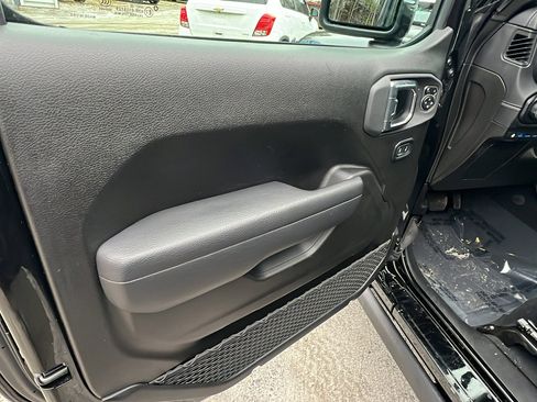 Used 2025 Jeep Wrangler Unlimited Rubicon 4xe w/ Convenience Group image 14